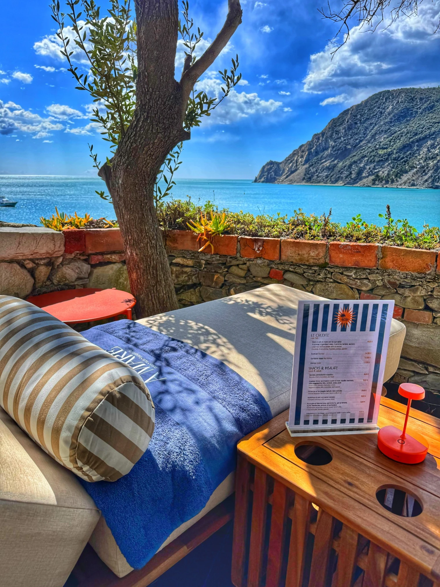 #site_title #separator_sa #attachment_caption