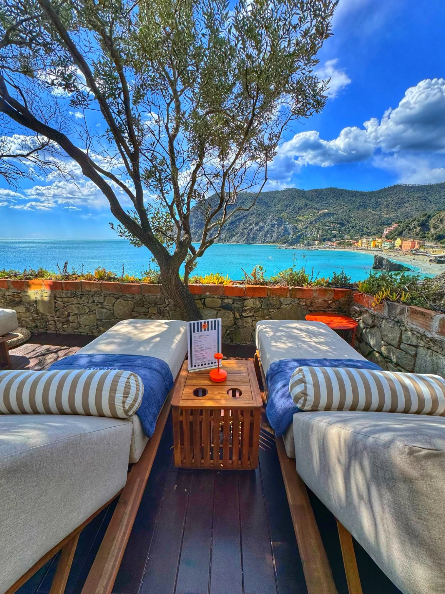 #site_title #separator_sa #attachment_caption