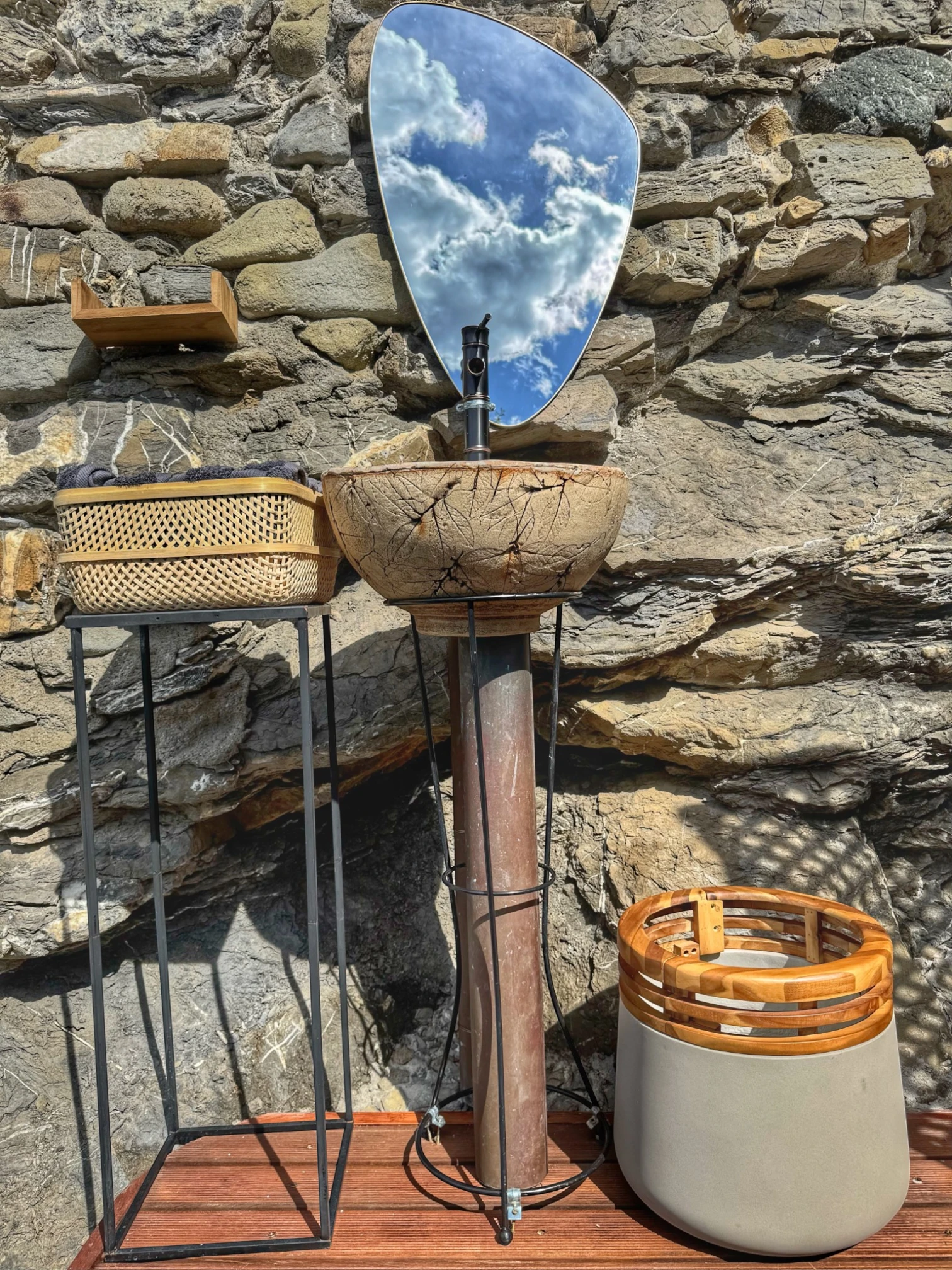 #site_title #separator_sa #attachment_caption